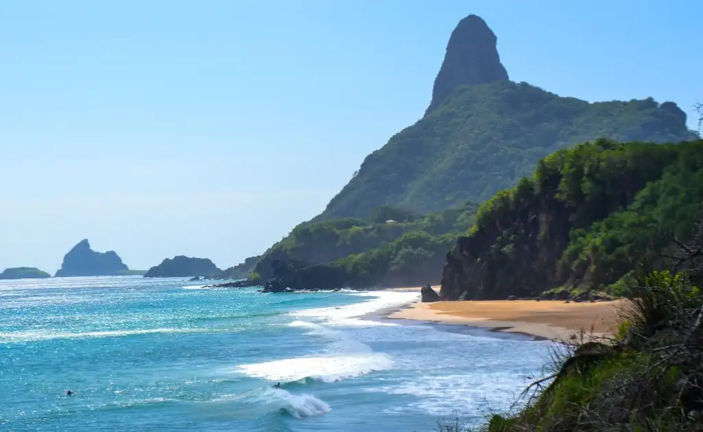 Imagem de destaque: Guia completo de Fernando de Noronha