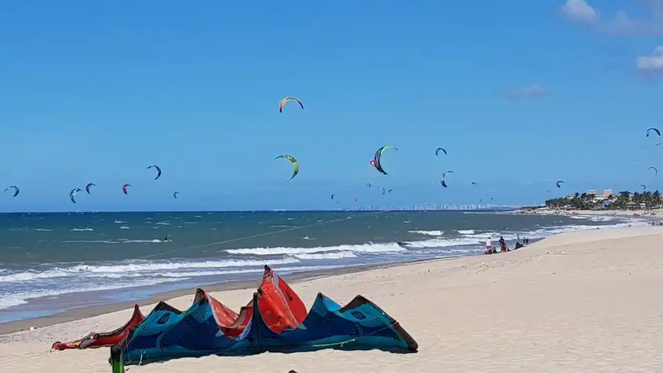 Praia de Cumbuco próxima a Fortaleza — bate-volta de buggy no terceiro dia do roteiro
