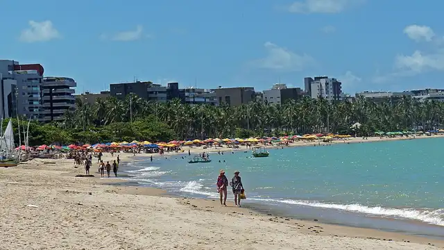 Capa: Piscinas naturais de Pajuçara