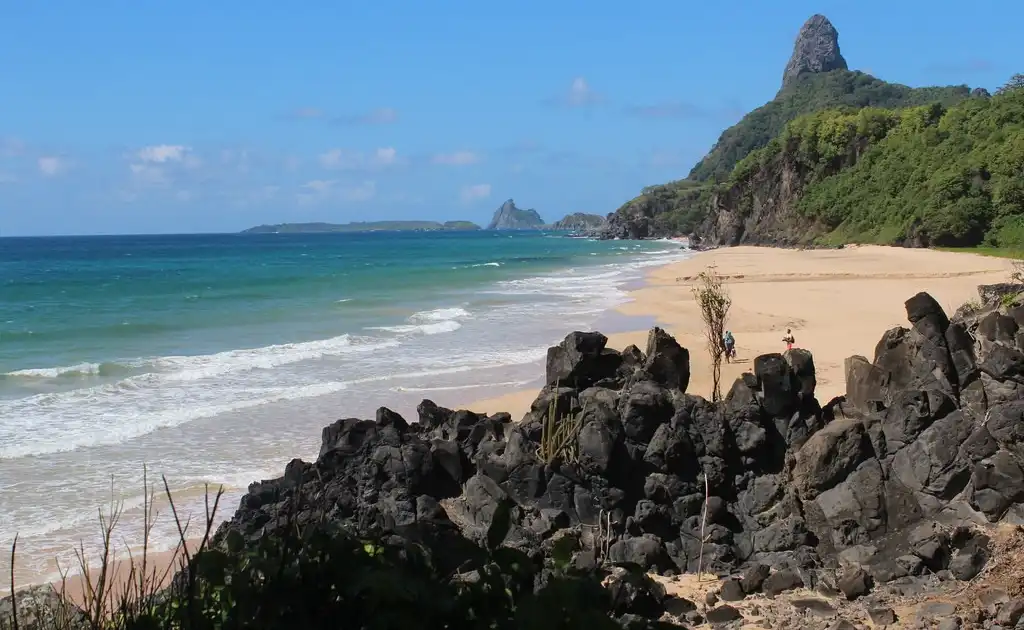 Imagem de destaque: Quanto custa viajar para Fernando de Noronha em 2026